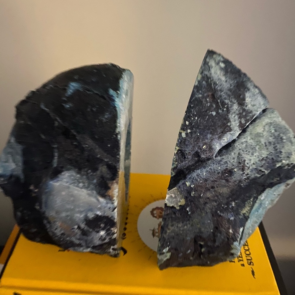 Two Genuine stone book ends. - Picture 2 of 4